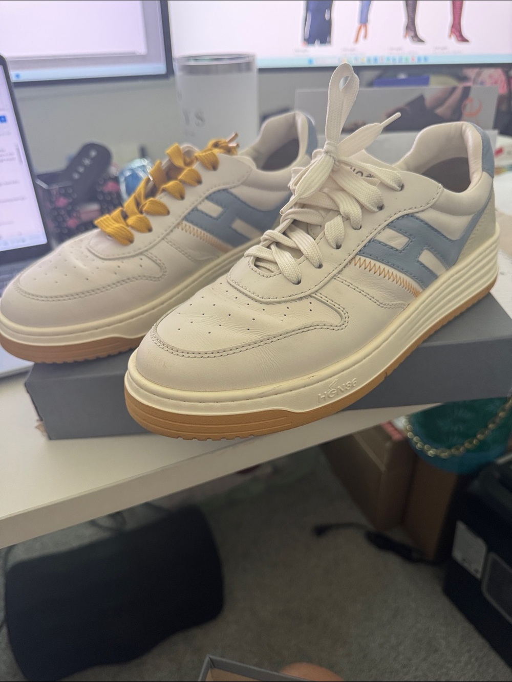Hogan HGN86 Cream Low-Top Sneakers with Blue H Accent EUC